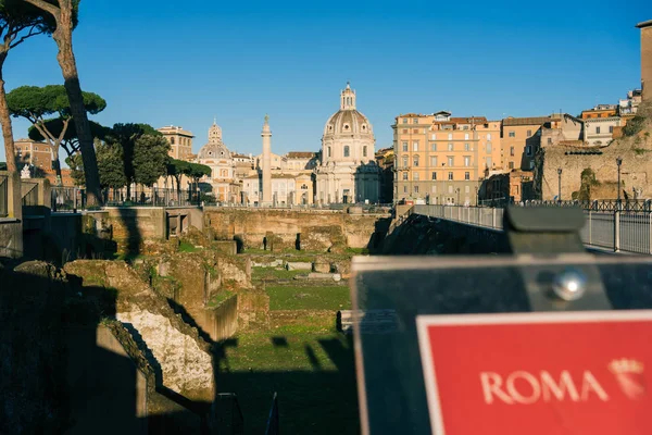 ローマ イタリア 2019年12月31日 トラヤヌスの列 ユネスコ世界遺産 トラヤヌスのフォーラムとサンタ マリア ロレート教会 ローマ ラツィオ — ストック写真