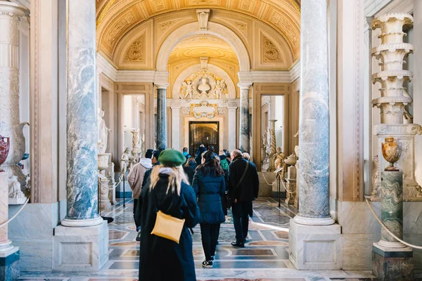 Rome Italië Januari 2020 Toeristen Het Vaticaans Museum — Stockfoto