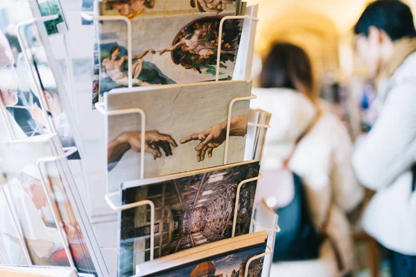 Rome Italie Janv 2020 Cartes Postales Dans Étagère Magasin Ceintures — Photo