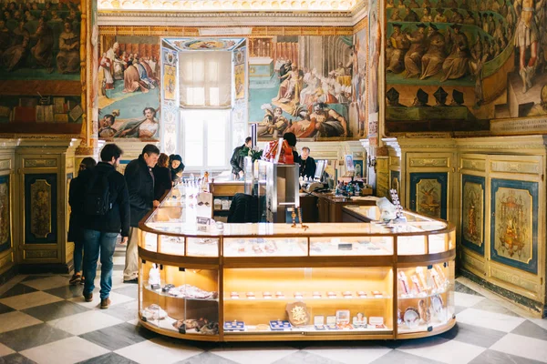 Rome Italy Jan 2020 Tourists Shop Vatican Museum — 스톡 사진