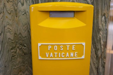 Roma, İtalya - 3 Ocak 2020: Vatikan 'da posta kutusu
