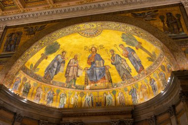 Roma, İtalya - 3 Ocak 2020: Duvarların Ötesinde Aziz Paul Bazilikası, Papale San Paolo fuori le Mura, iç mekan, Roma, Lazio, İtalya