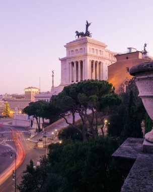 Roma, İtalya - 2 Ocak 2020: İtalya 'nın başkenti Roma' da Anavatan veya Monumento Nazionale a Vittorio Emanuele Ii (Ulusal Victor Emmanuel II Anıtı) sunağı.