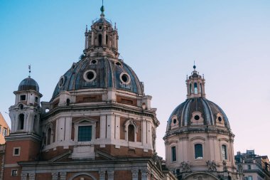 Roma, İtalya - 2 Ocak 2020: Trajan 'ın birliği ve Santa Maria di Loreto, Roma, İtalya