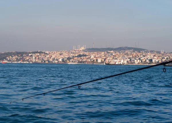 Istanbul Turecko Ledna 2020 Pohled Bosporu Dálce Vidět Mešita Camlca — Stock fotografie