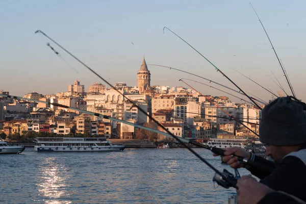 Стамбул Турция Января 2020 Года Рыбаки Галатском Мосту Районе Эминону — стоковое фото