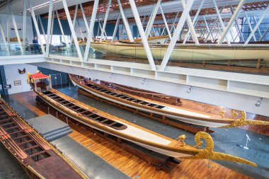 İstanbul, Türkiye - 12 Ocak 2020: Çoğu 19. yüzyıldan kalma imparatorluk caiques, Türkiye 'deki İstanbul Deniz Müzesi' nde sergilenmektedir.. 