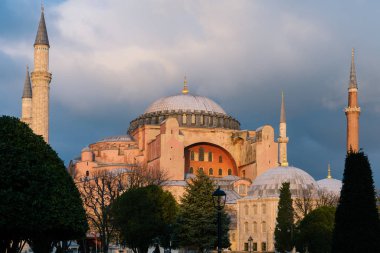 İstanbul, Türkiye - 9 Ocak 2020: Sultanahmet Meydanı 'ndaki Ayasofya Camii, İstanbul, Türkiye. Ayasofya Müzesi İstanbul Türkiye.