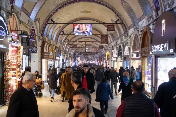Stambuł Turcja Stycznia 2020 Turyści Wielkim Bazarze Kapali Carsi Sultanahmet — Zdjęcie stockowe