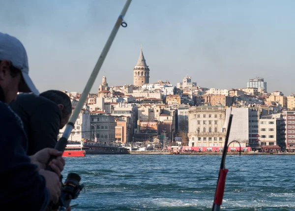 Istanbul Türkei Januar 2020 Fischer Auf Dem Goldenen Horn Bezirk — Stockfoto