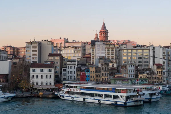 Istanbul Turkije Jan 2020 Ferry Boot Gouden Hoorn Met Galata — Stockfoto