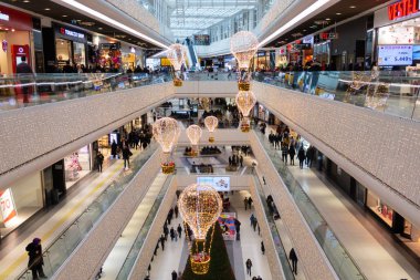 İstanbul, Türkiye - 12 Ocak 2020: Özdilekpark İstanbul Alışveriş Merkezi, İstanbul, Türkiye Noel zamanı. İstanbul, Türkiye.