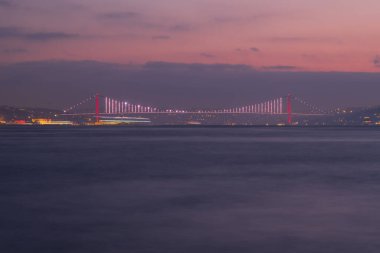 İstanbul, Türkiye - 15 Ocak 2020: İstanbul 'daki İstanbul Köprüsü' ne uzaktan bakış,