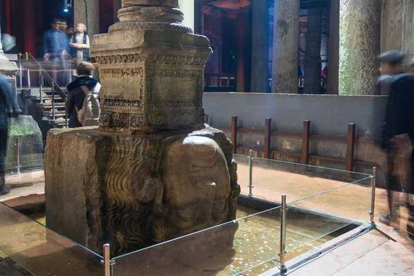Estambul Turquía Enero 2020 Medusa Encuentra Cisterna Basílica Subterránea Estambul — Foto de Stock