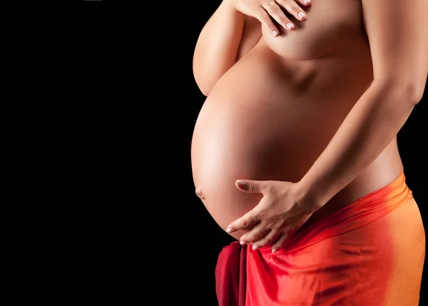 Bela mulher grávida nua acariciando sua barriga — Fotografia de Stock