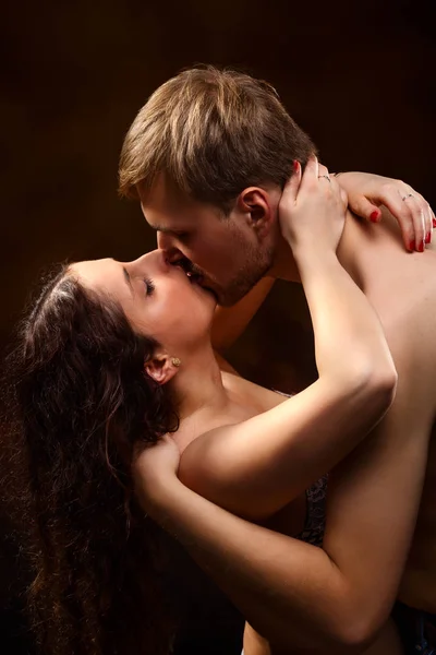 Lovers kissing each other — Stock Photo, Image