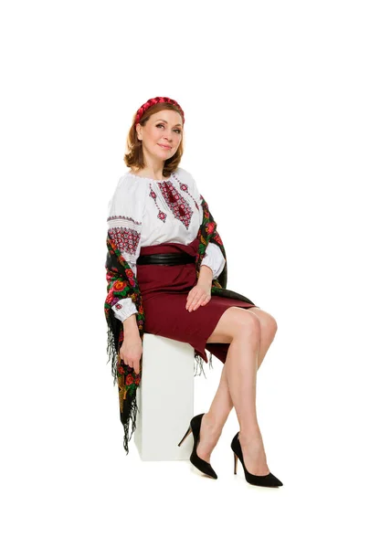 Portrait of adult woman in traditional ukrainian style — Stock Photo, Image