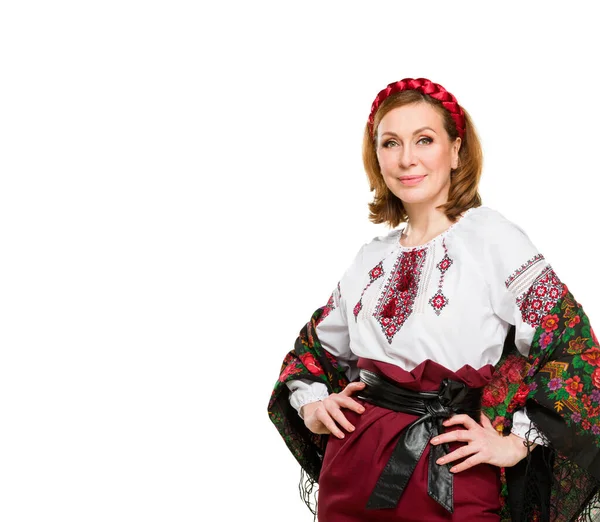 Portrait de femme adulte dans le style ukrainien traditionnel — Photo