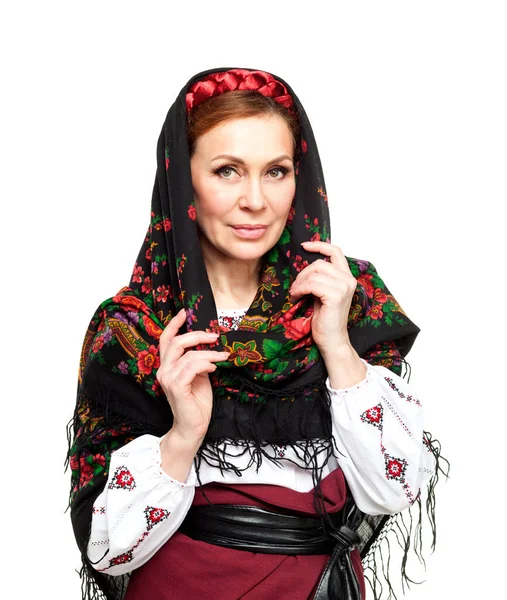 Portret van volwassen vrouw in traditionele Oekraïense stijl — Stockfoto