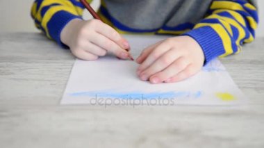 kahverengi kalemle çizim çocuk 