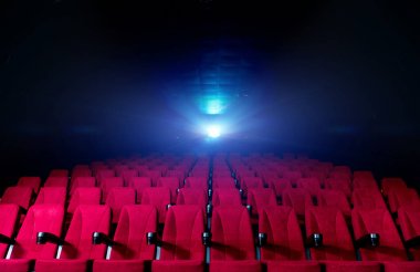Kırmızı koltuk ile film tiyatro salonu