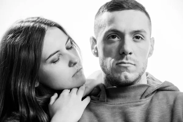 Ung Romantisk Par Sammen Sort Hvid Følelsesmæssigt Portræt Hvid Baggrund - Stock-foto