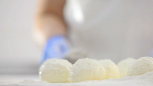 Zubereitung Zum Kochen Von Käsekuchen Mit Quark Mehl Mit Handarbeit — Stockvideo