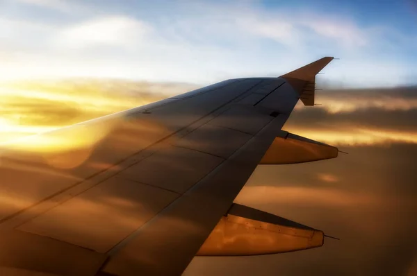 Vliegtuig vleugel zonsondergang — Stockfoto