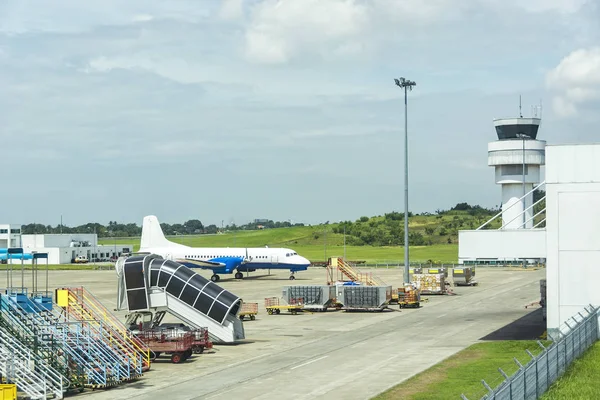 Dienstfahrzeuge am Flughafen — Stockfoto