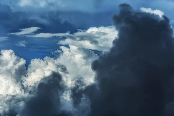 Thick Cumulonimbus Clouds — Stock Photo, Image