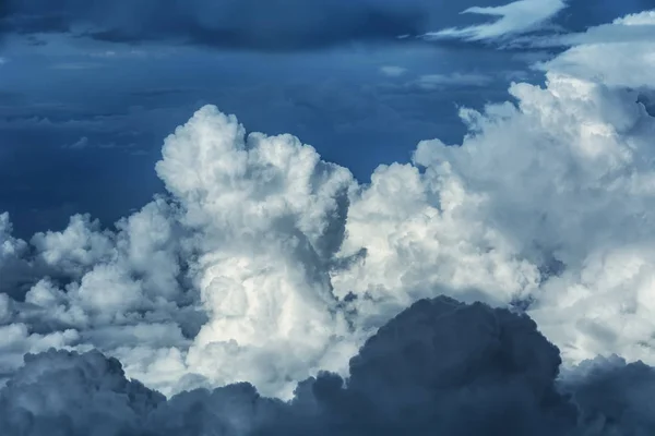 Nuvens grossas de Cumulonimbus — Fotografia de Stock