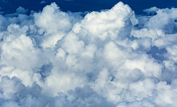 Nuvens cumulus densas — Fotografia de Stock