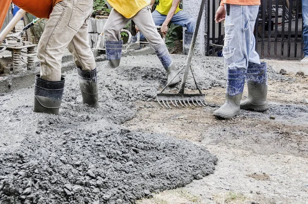 Men Cementing Road — Stock Photo, Image