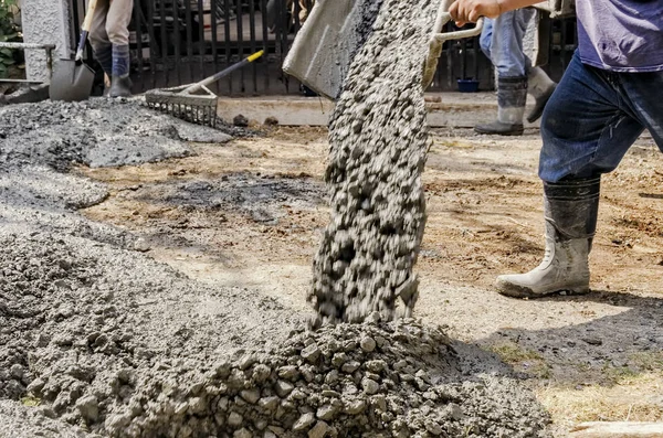 Men Cementing Road — Stock Photo, Image