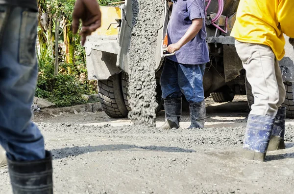 Men Cementing Road — Stock Photo, Image