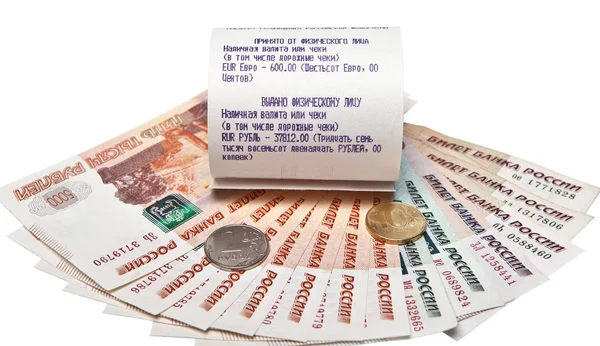 ロシアのお金のユーロの交換のための小切手を営業 — ストック写真