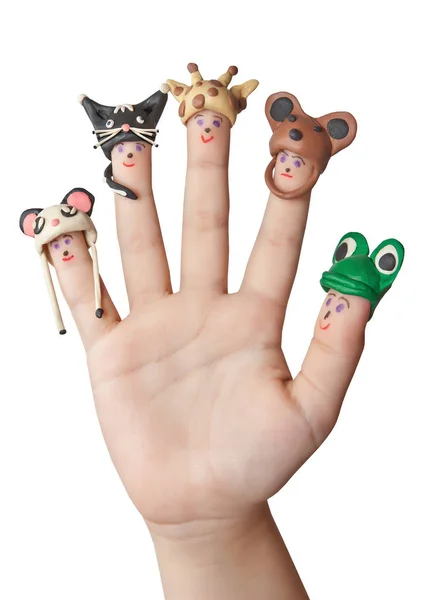 Пальцы людей в шляпах из пластилина животных — стоковое фото