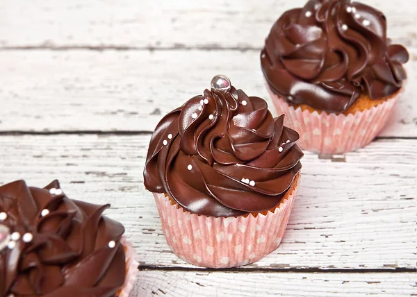 Cupcakes with chocolate cream — Stock Photo, Image