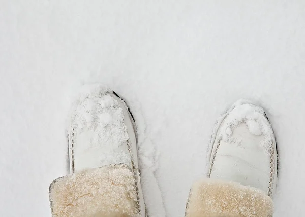 Beine Weißen Lederstiefeln Auf Schnee Draufsicht — Stockfoto