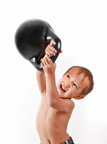 Gelukkige Vrolijke Jongen Zijn Gewicht Opgewekt — Stockfoto