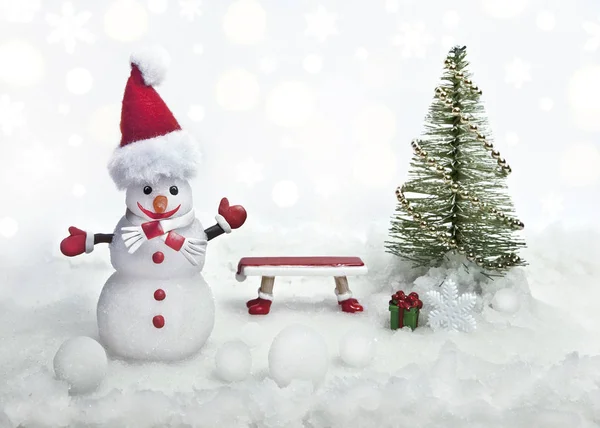 Веселый Снеговик Рядом Деревом Скамейкой Творческий Коллаж — стоковое фото