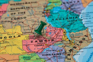 Sıkışmış bir yeşil raptiye ile Zambiya Haritası