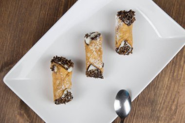 Sicilya Cannoli beyaz düz