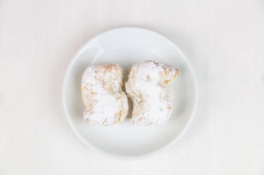 Sicilya pasta Beyaz dairesel çanak üzerinde