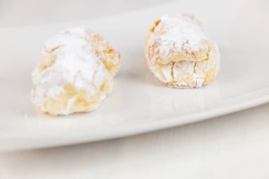 Sicilya pasta üzerinde beyaz dikdörtgen tabak