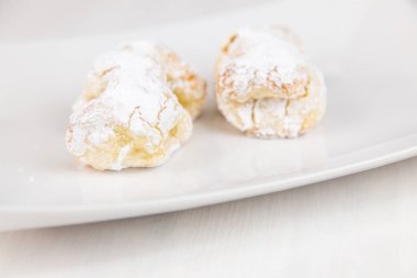 Sicilya pasta üzerinde beyaz dikdörtgen tabak