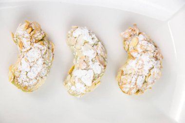 Sicilya pasta üzerinde beyaz dikdörtgen tabak