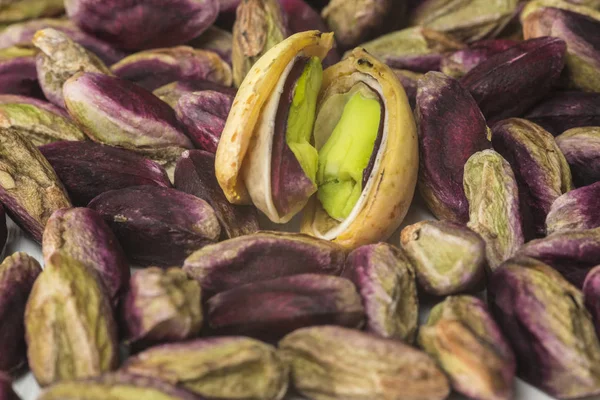 Green fresh pistachio of Bronte — Stock Photo, Image