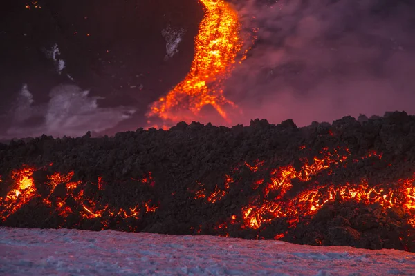 Eruzione del vulcano Etna in Sicilia — Foto Stock