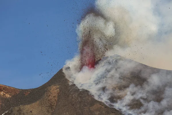 Eruzione del vulcano Etna in Sicilia — Foto Stock